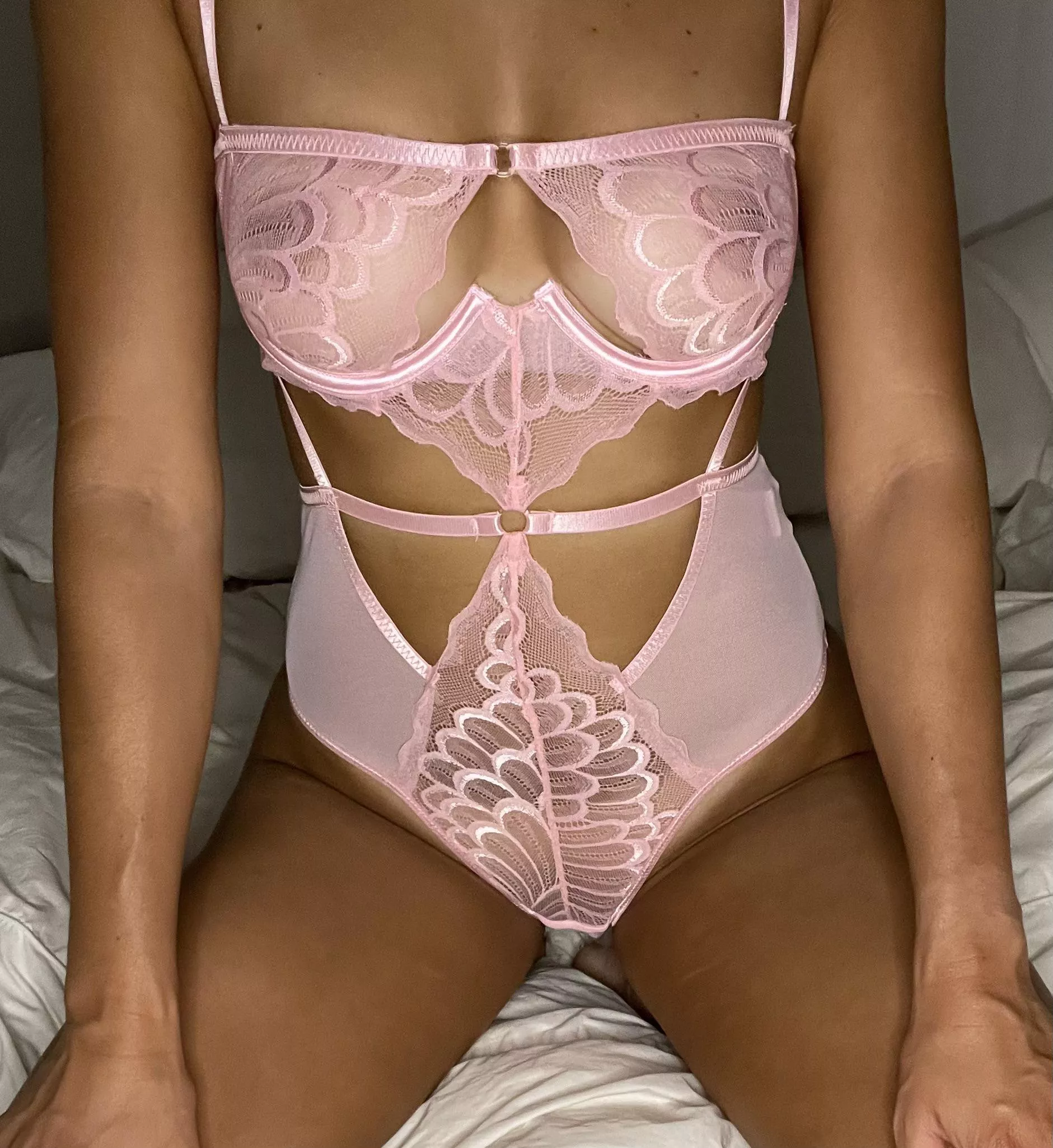 Pink to make the boys wink 😉 who’s ready to have some fun 🥵