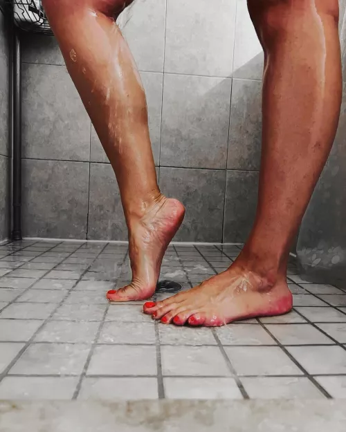 Shower time fun 😘