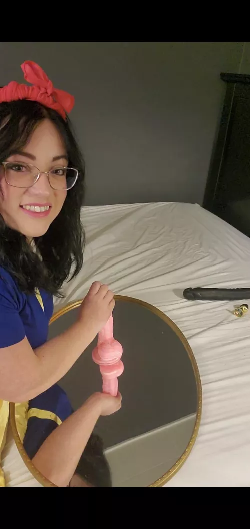 Snow white and her 7 toys