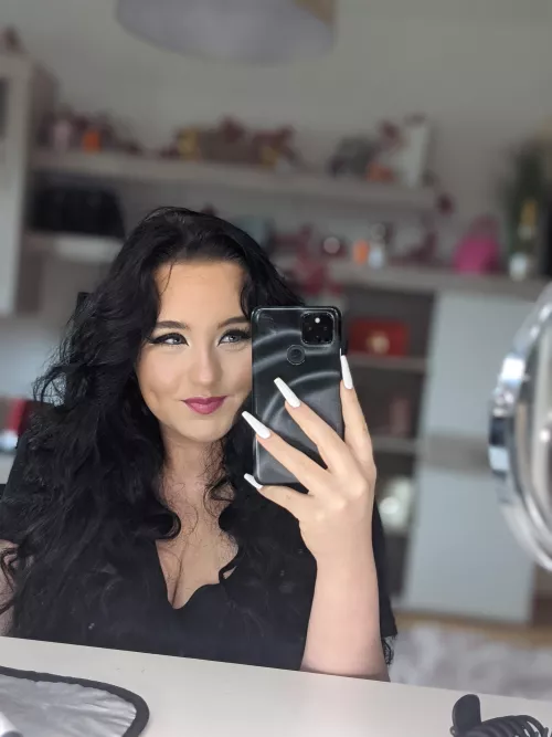 Take a selfie with me