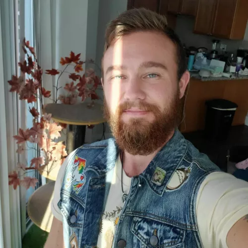 Trans bro wishing yall a great weekend 💜