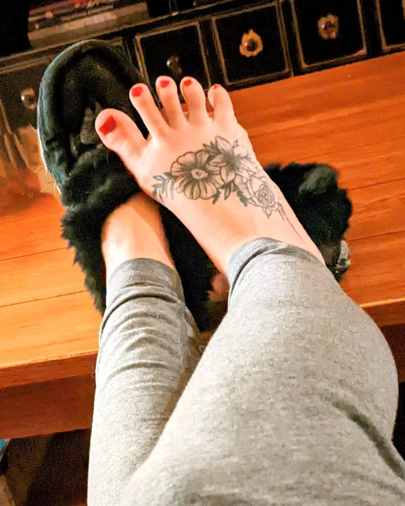 Trick or treat, smell my feet 💦