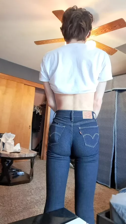 Wearing tight clothes in public is a turn on