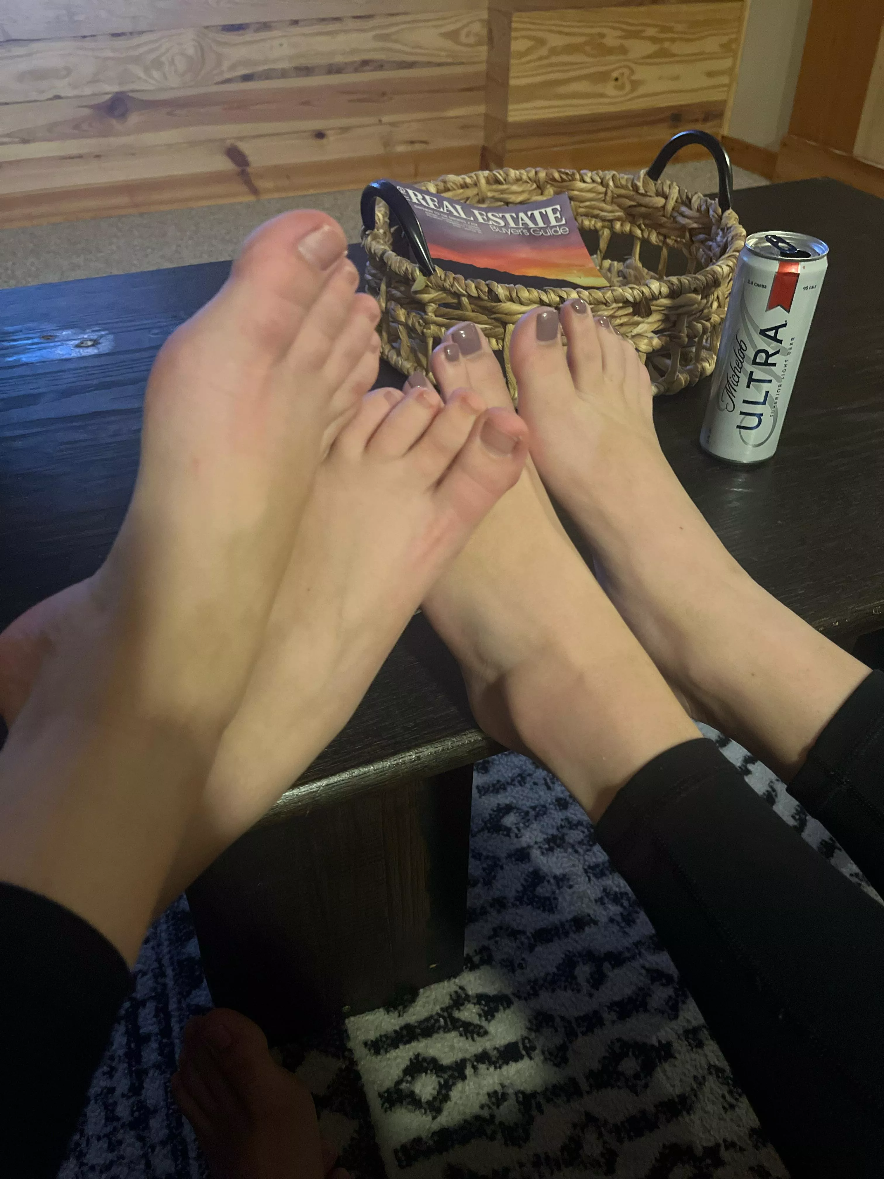 Who wants to suck on these toes tonight?