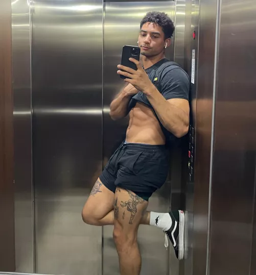 Would you feel akward sharing an elevator with me?😜