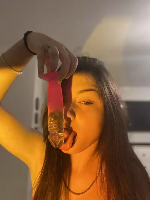 18 y/o first toy 😏