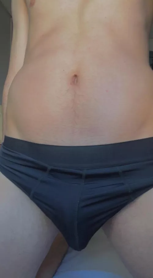 19 bi guy looking for fun dms open