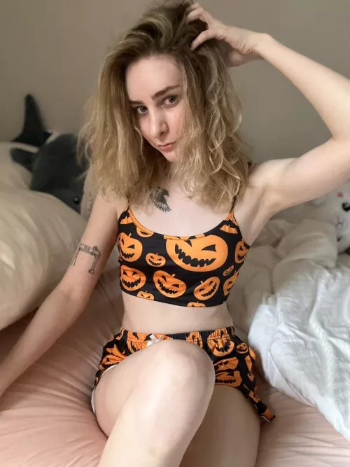 1upv = 3pics in your dm 1 comments=surprise❤️💕💕. kindly pm me right now to get your surprise 🥰