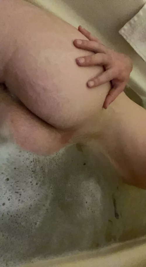 23m Plymouth mi! Looking for a top! I host! Dm me or snap me jeffrey24q4