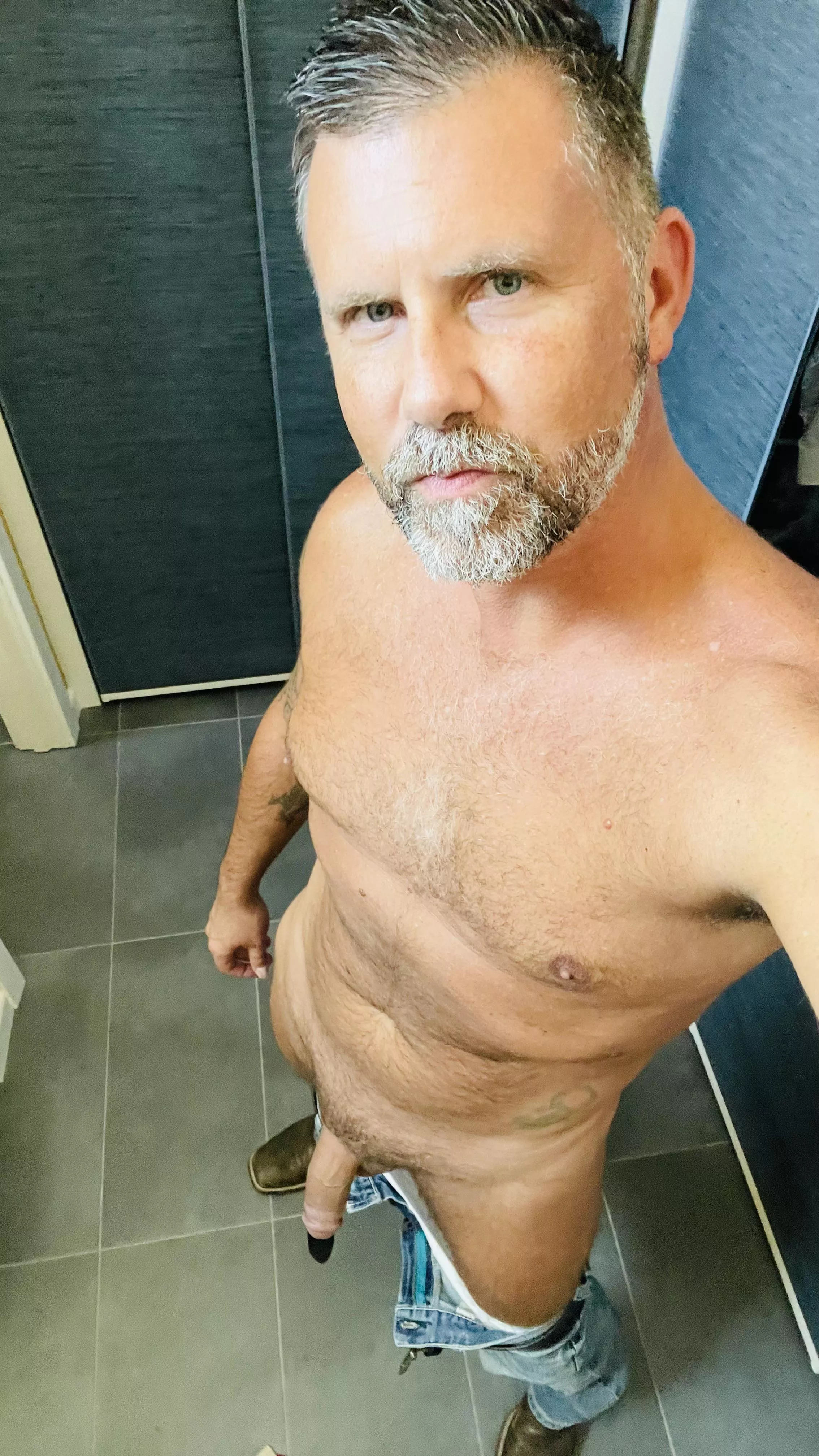 (48) first post here…