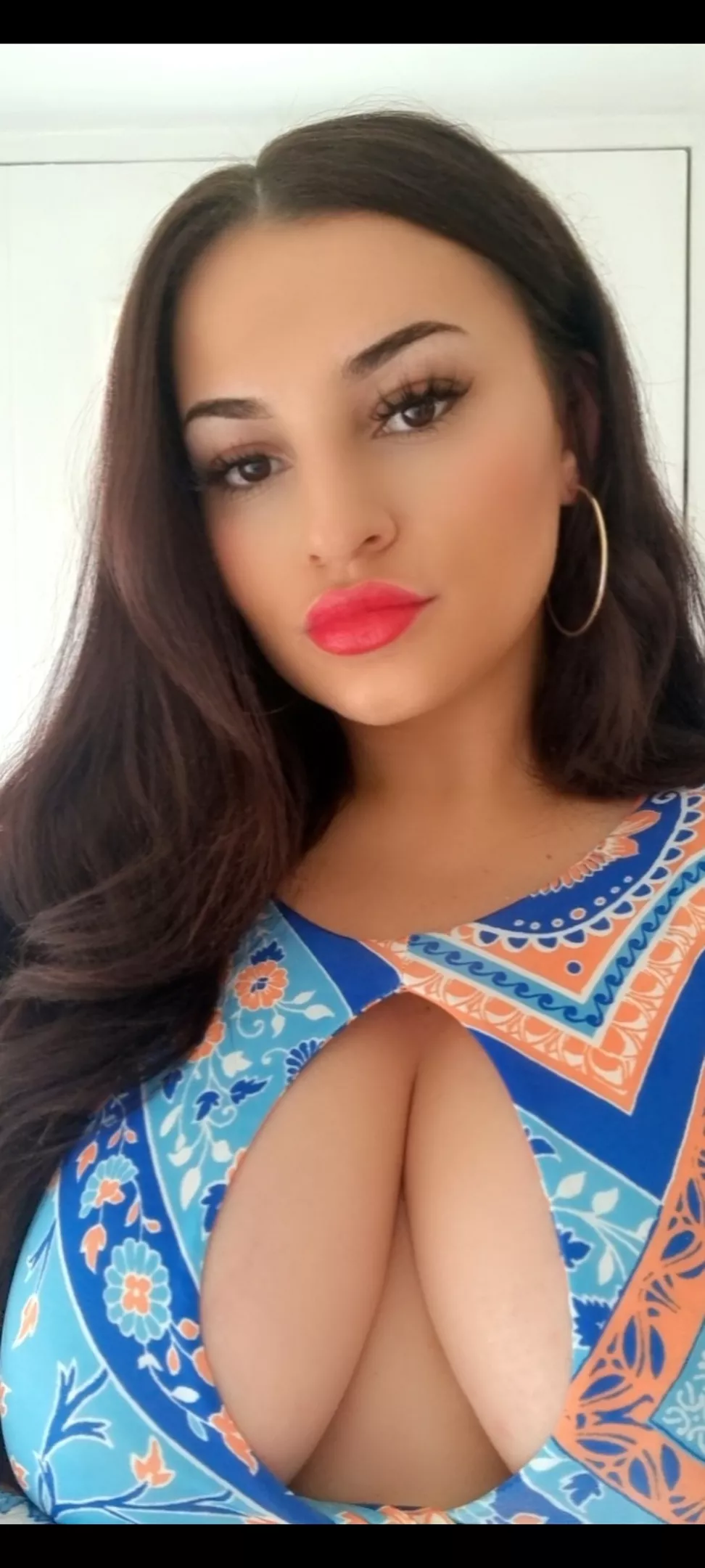 5'11 brunette 😈 wanna play? Free sub, link in comments 💋