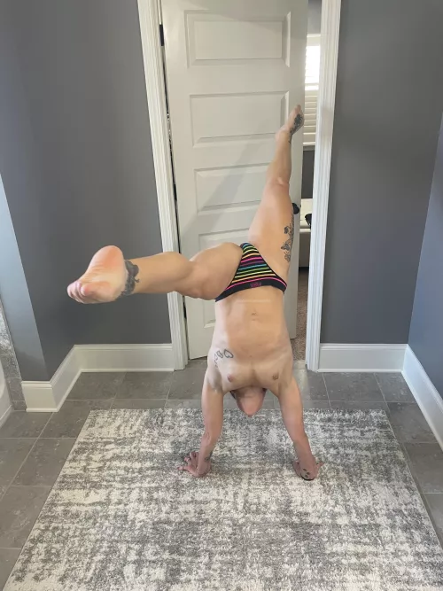 A little Sunday funday handstand splits kinda fun!