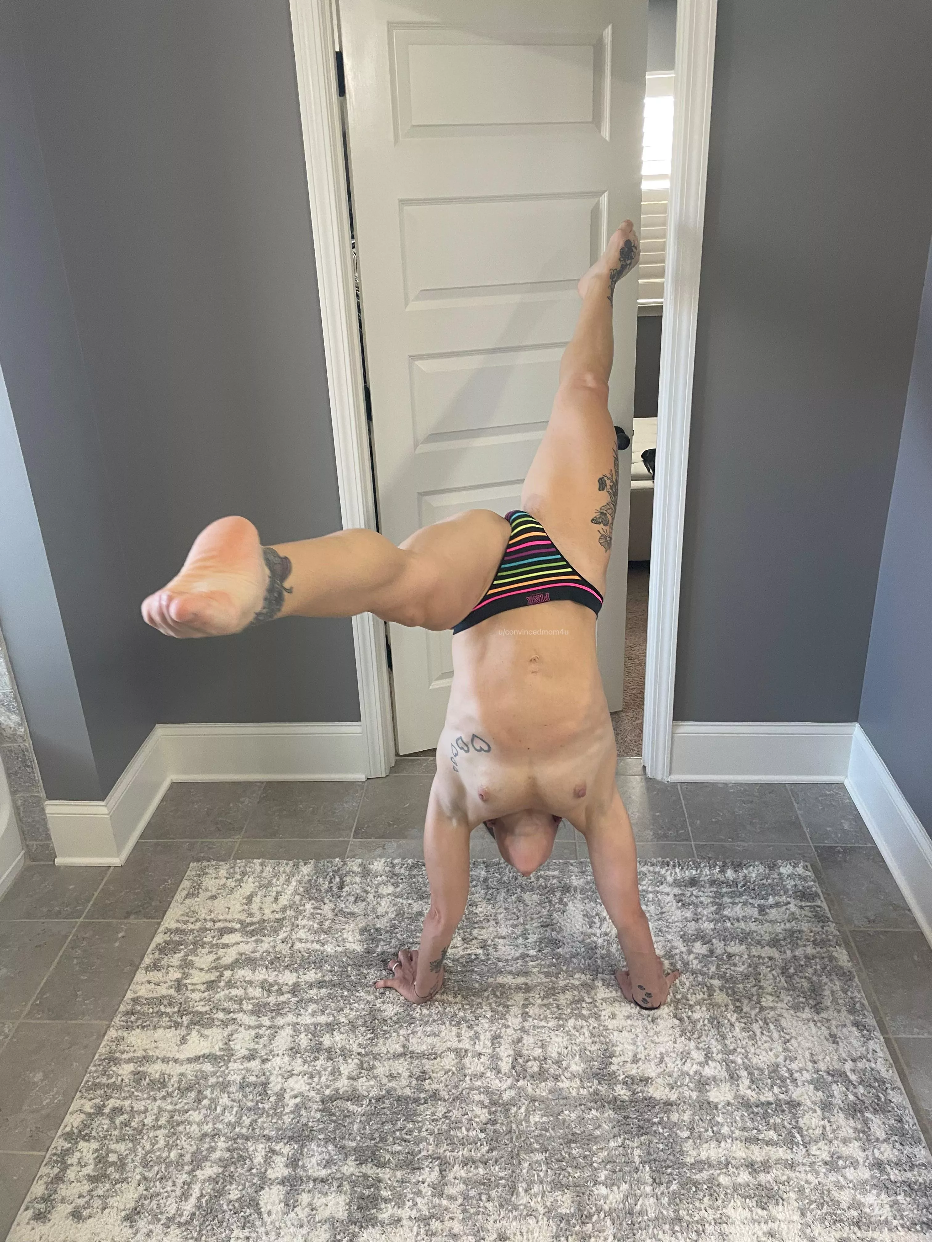 A little Sunday funday handstand splits kinda fun!