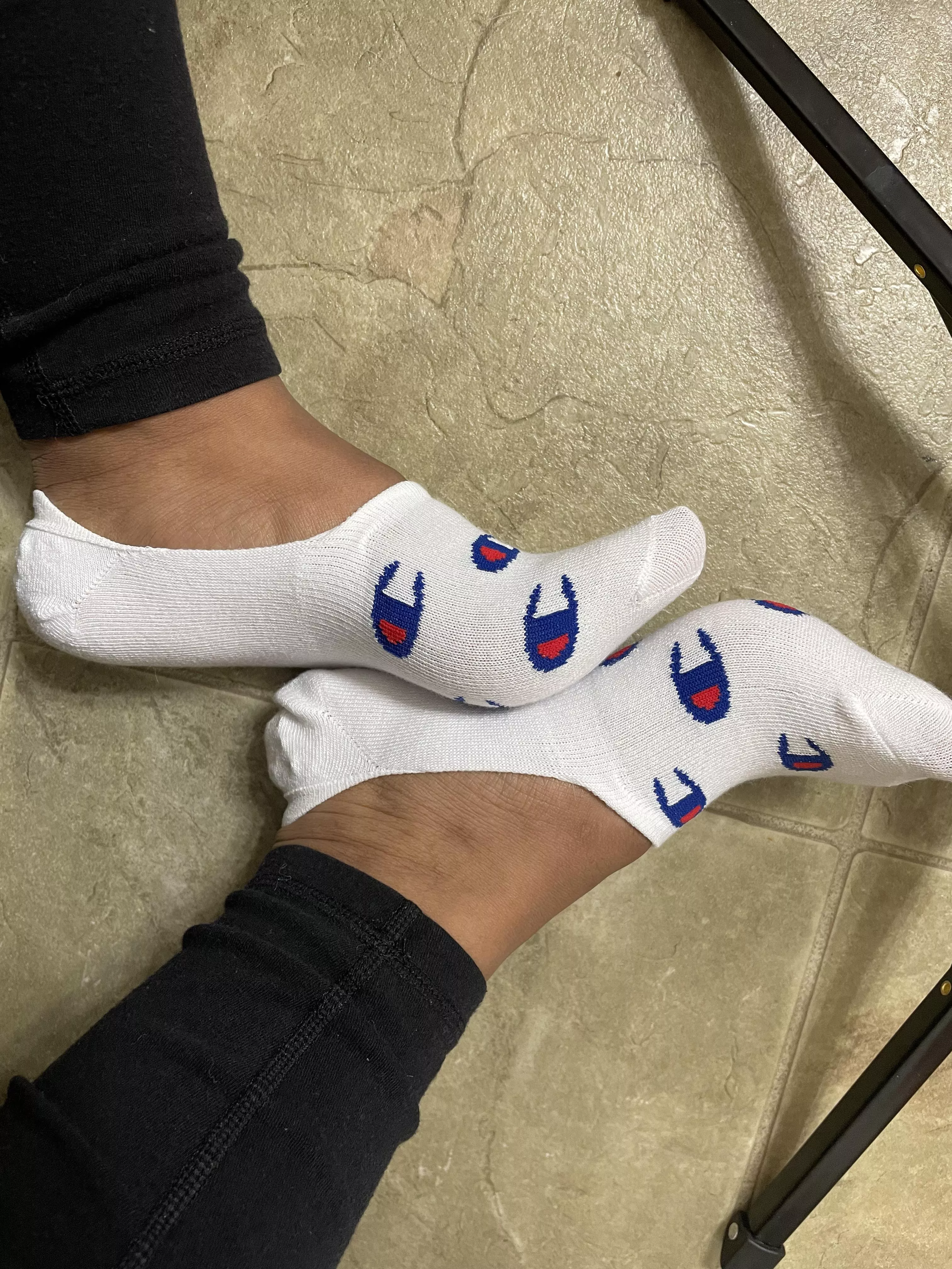 About to put on my converse 😝