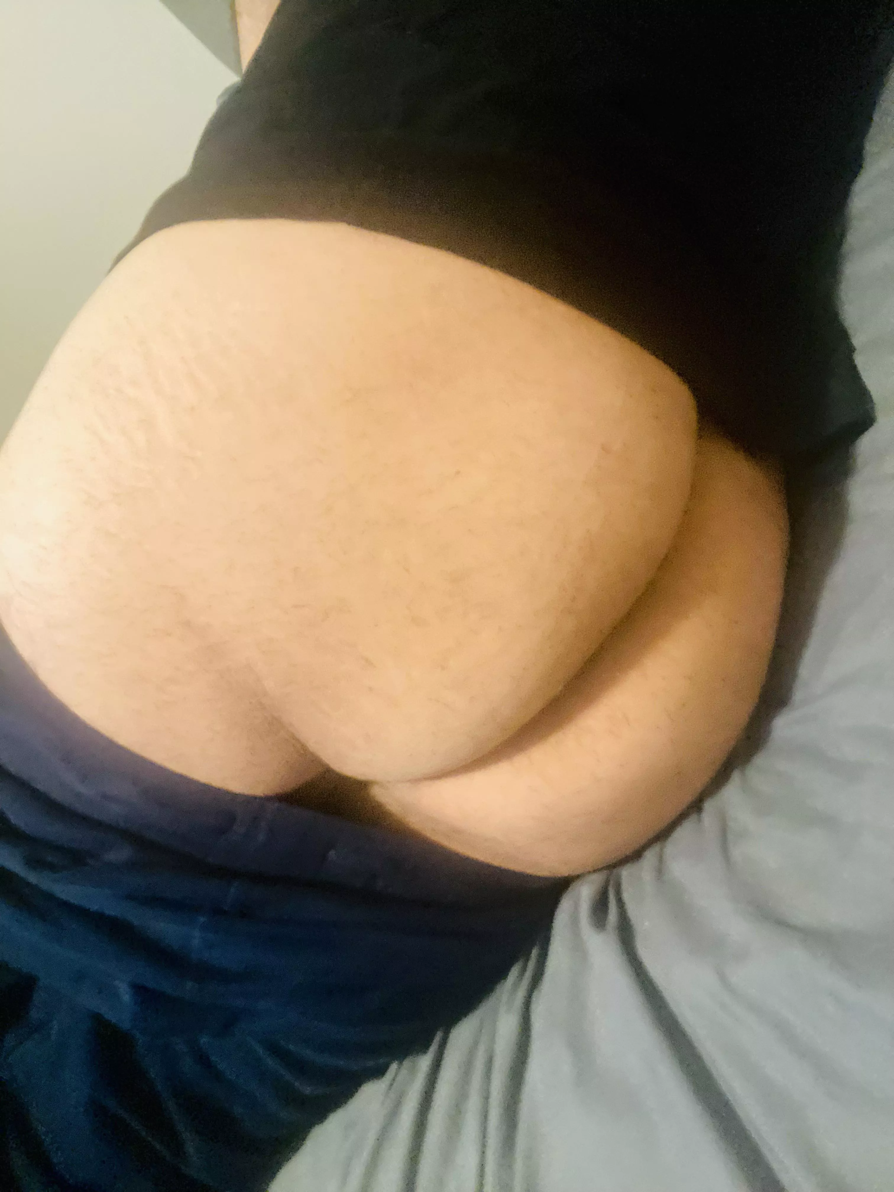 Anyone like a thick ass? 😳😳
