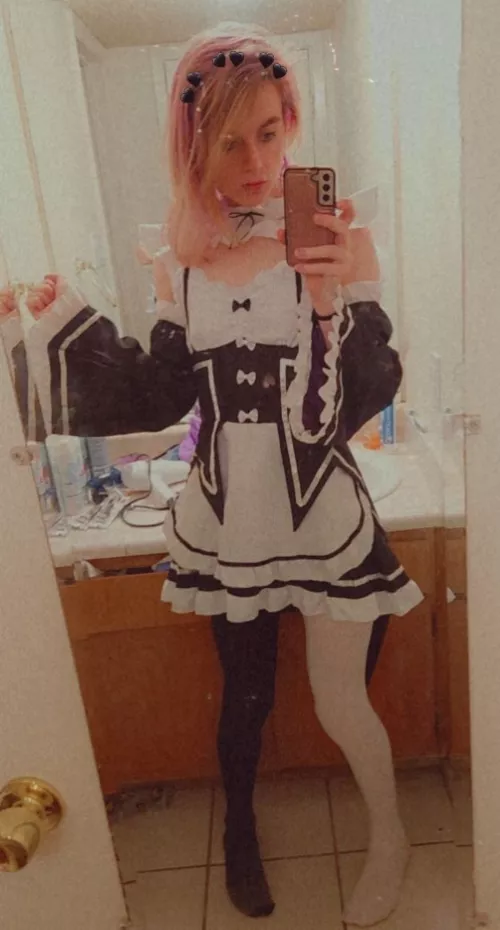 anyone need some service? 🥺🥰