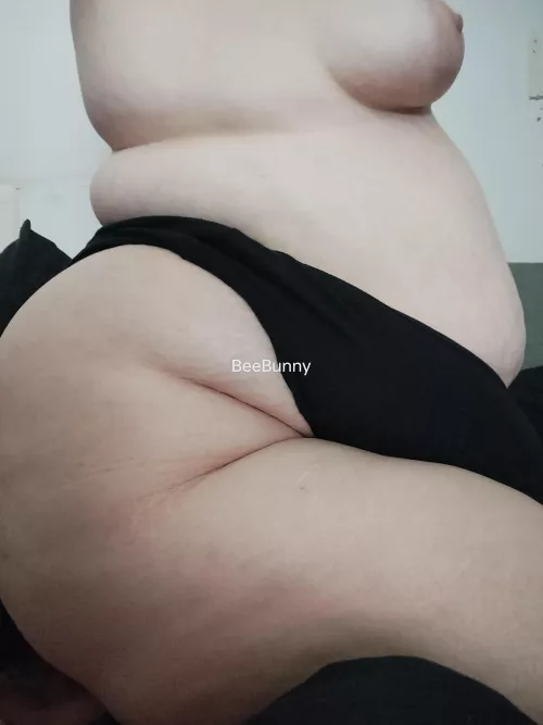 Ass so fat it broke the bed.