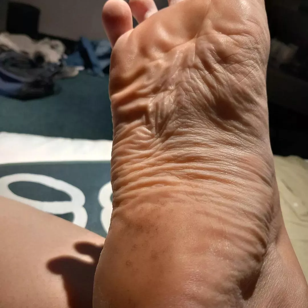calloused size 11 uk manly feet ... requests?