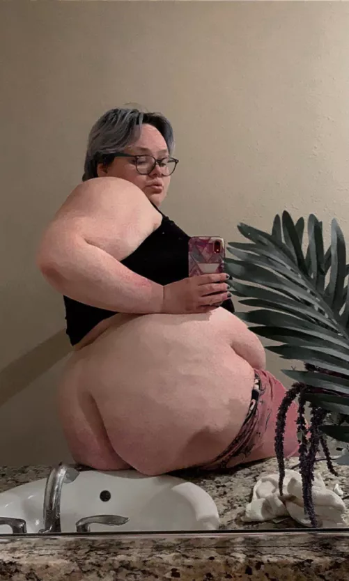 come eat your brains out baby 🧟‍♀️