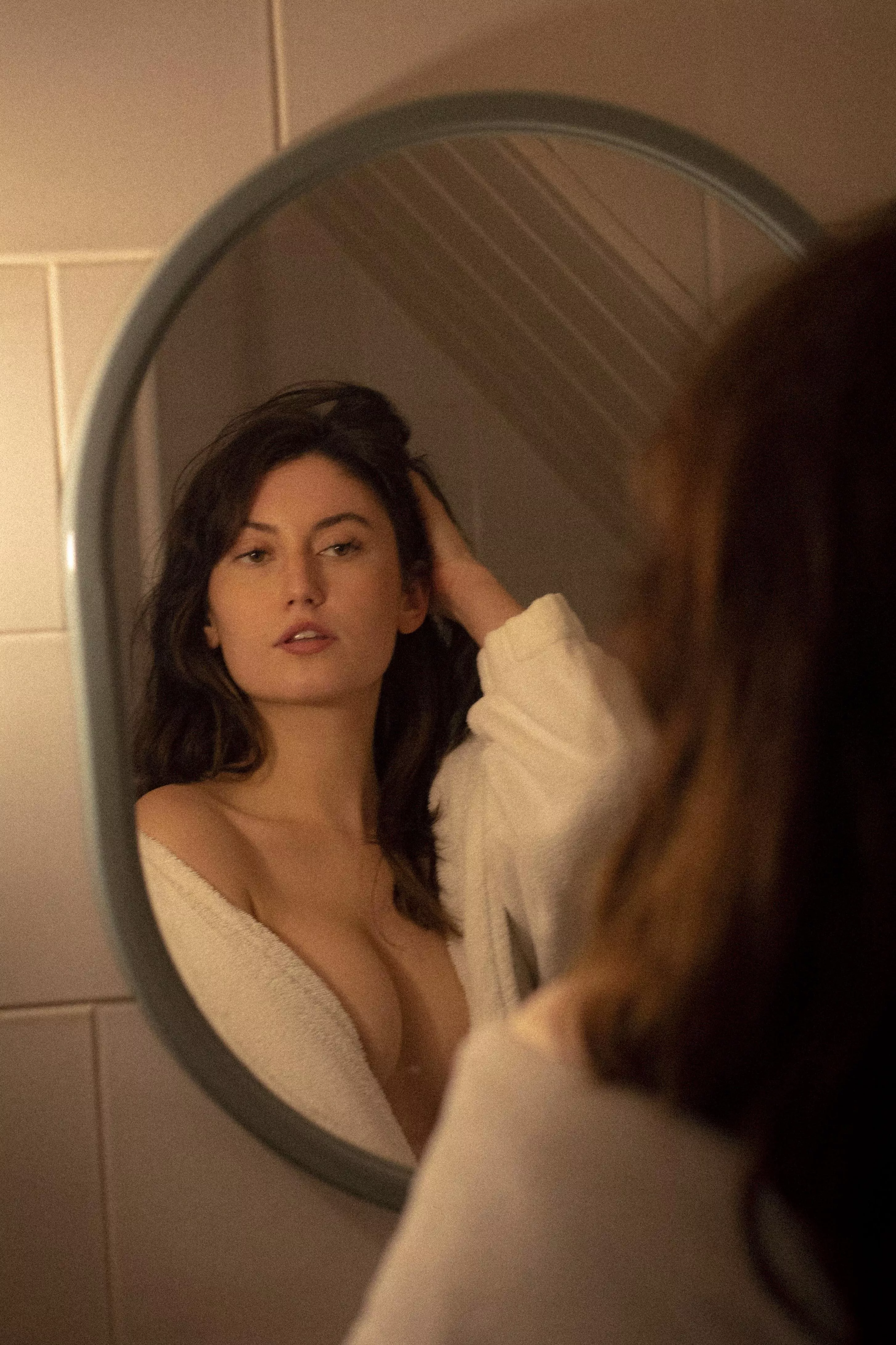 Come join me in the bathroom baby 🤤