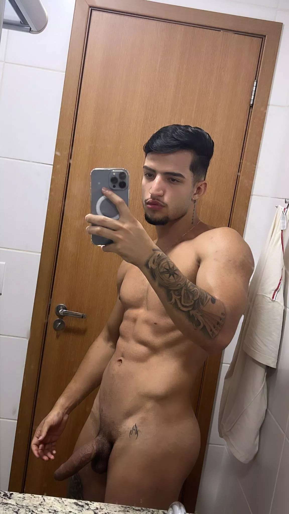 Come worship my cock rn 😈🤑