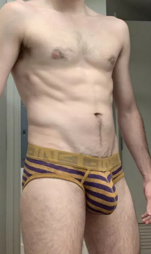 DM to compare cock size and see who’s bigger. (30 M)