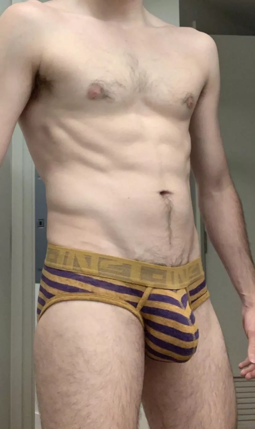 DM to compare cock size and see who’s bigger. (30 M)