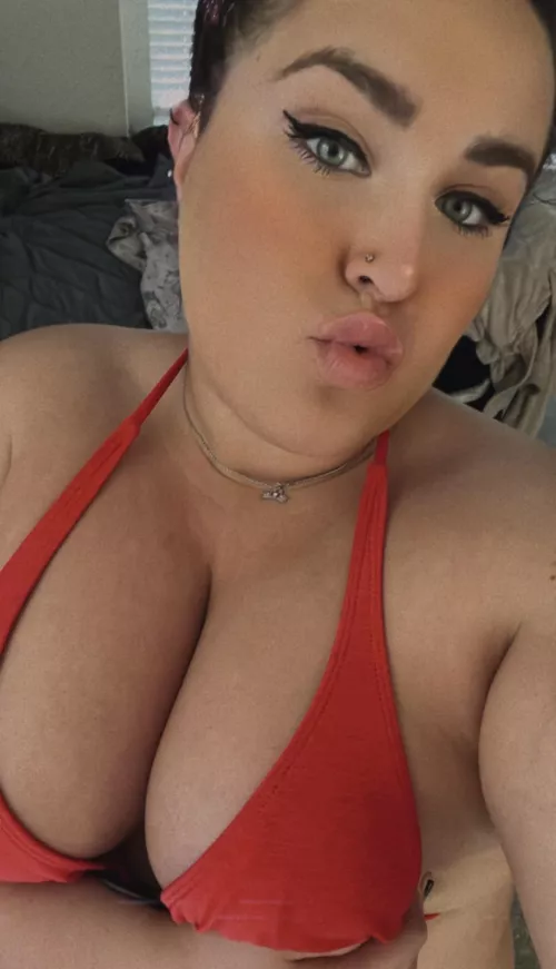 Do i look good in red?💋🥵