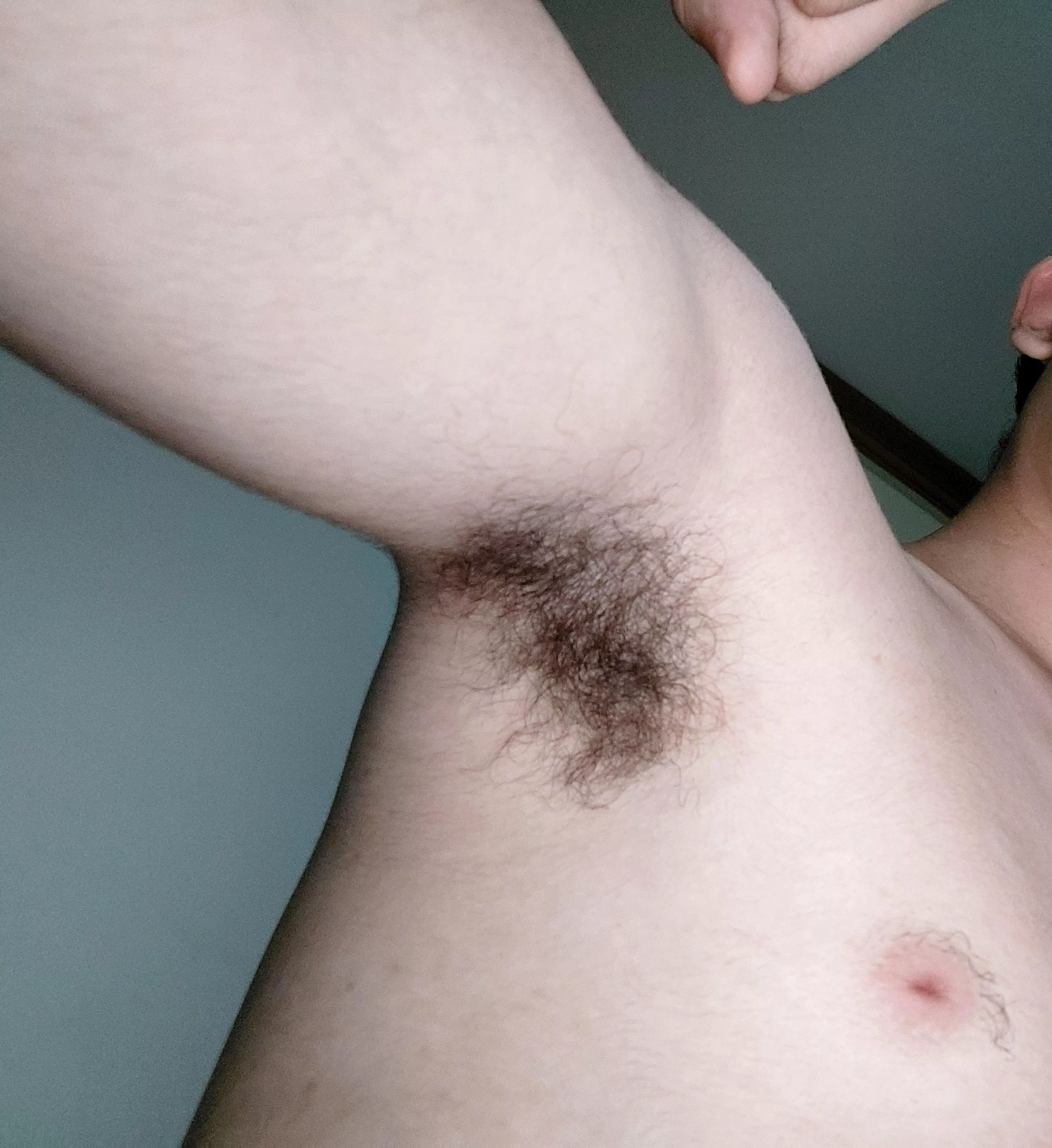 don't mind the hairy nipple 🤡