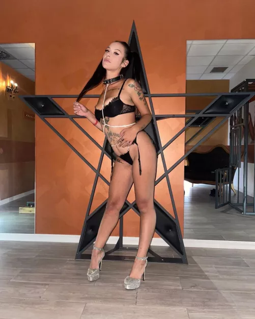 [F] I need a cock between them