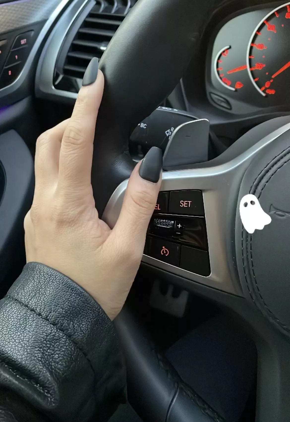 fucking hell i would love to get stroked off by these slender asian hands