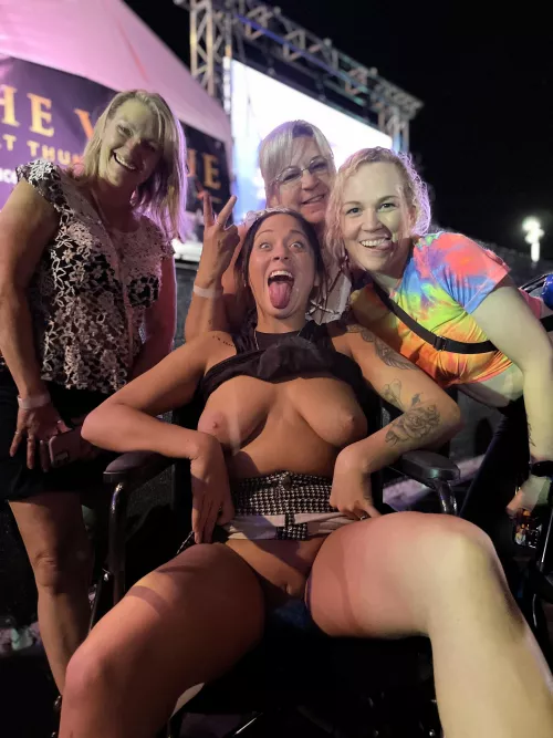 Gotta pull out the goods at a concert!🤘🤘