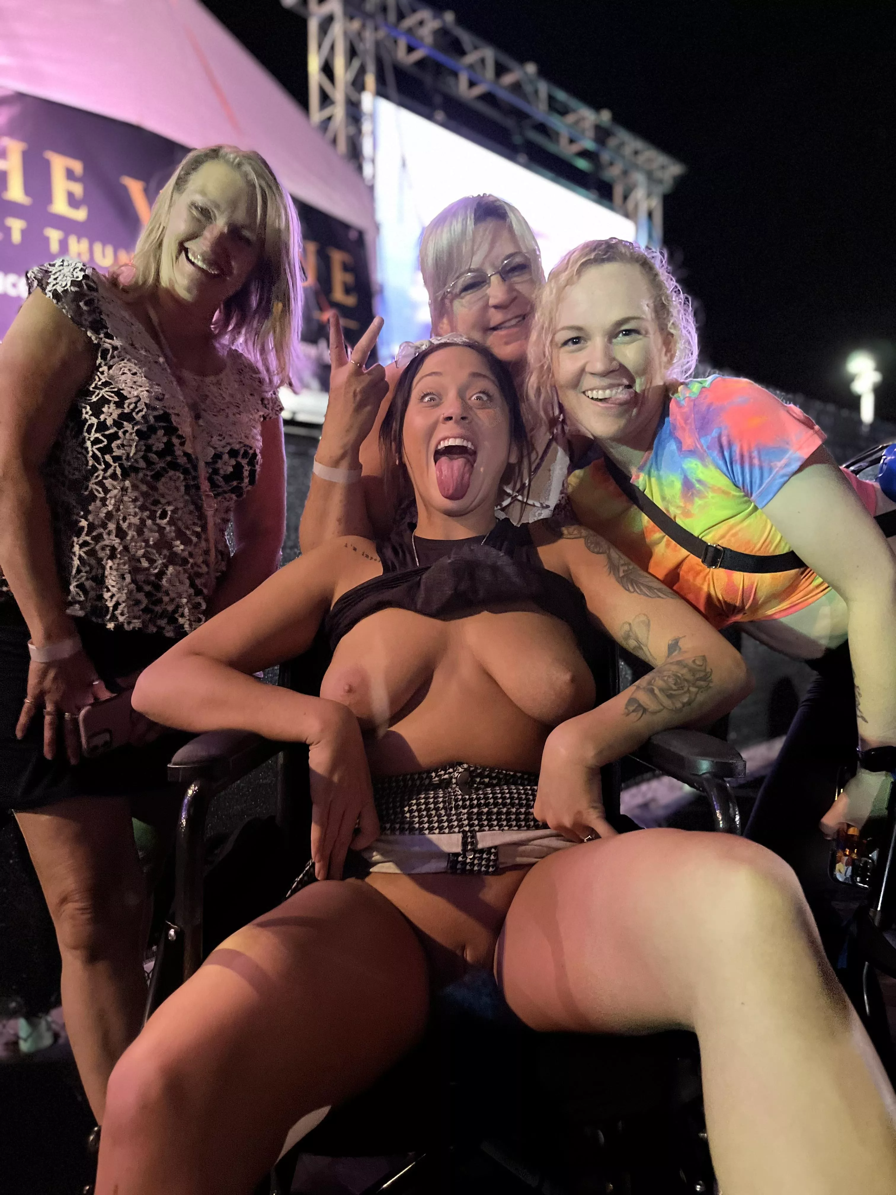 Gotta pull out the goods at a concert!🤘🤘