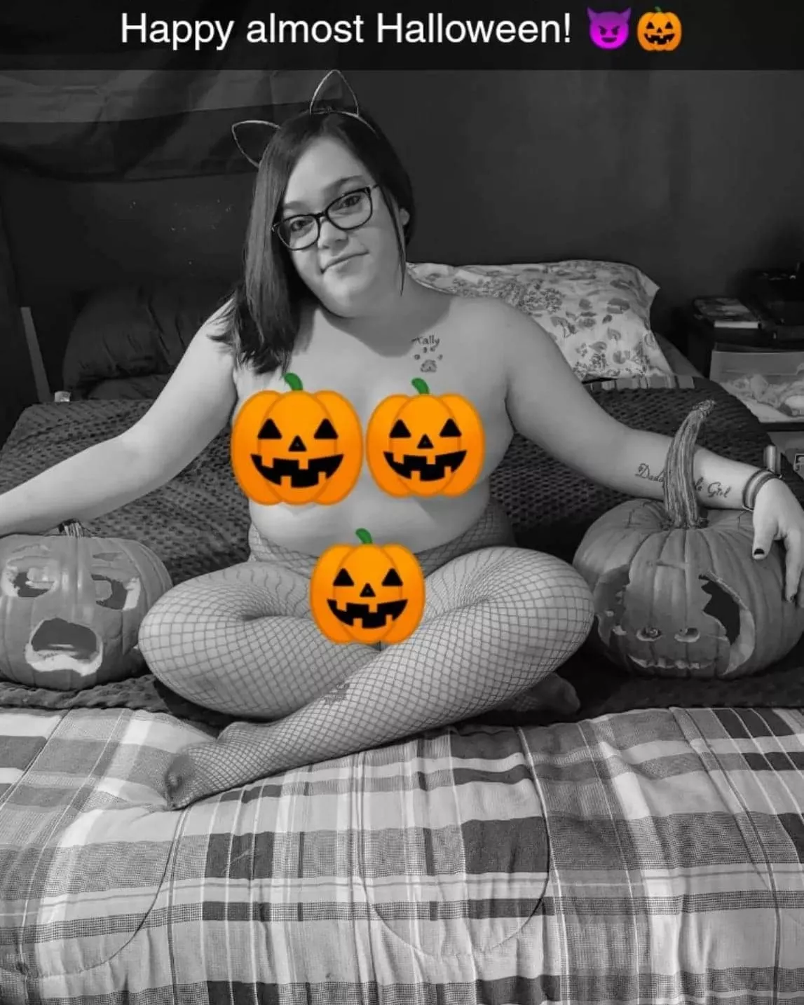 Happy almost Halloween you sexy people! Anyone wanna get spooky with me? 😈