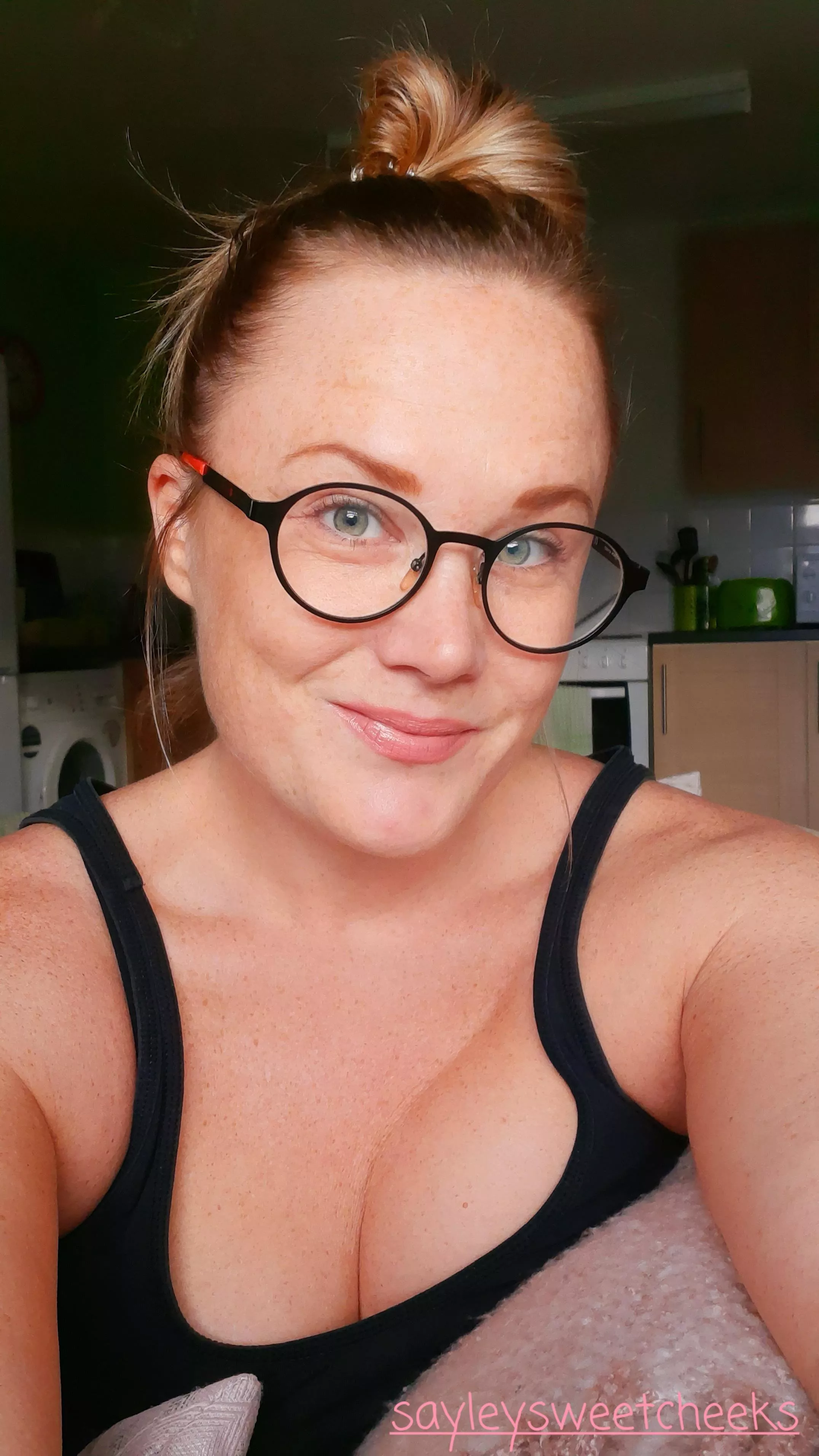 Happy Sunday gorgeous people. Sending love from 🇬🇧