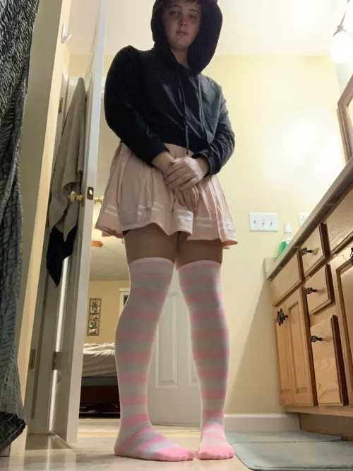 hello! this is my first time posting here, i would like some critiques on how i could look more feminine! here are a few pictures of me ( yes ik i need to shave )