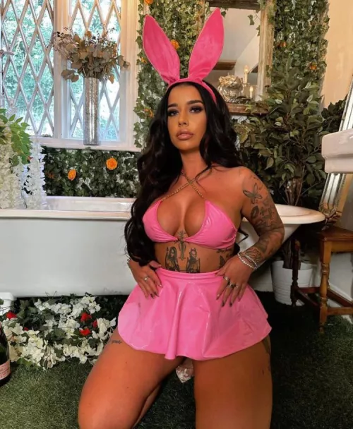 Hit an arrow / leave a 💞 for a surprise in your dms . Morning