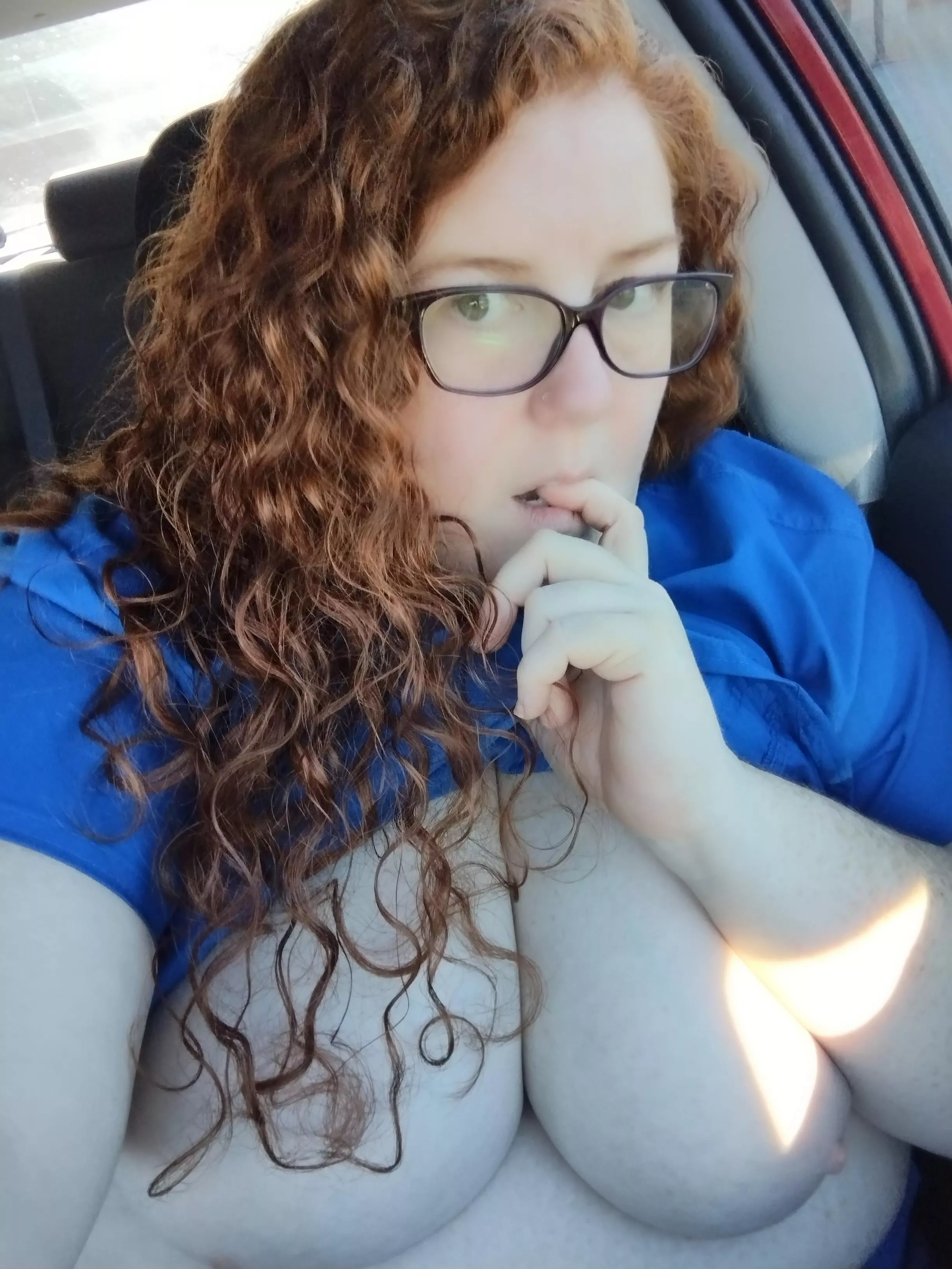 I hope no one sees me🤭