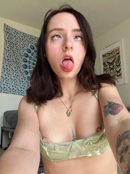 I would look so much better with your cum on my face 🥰