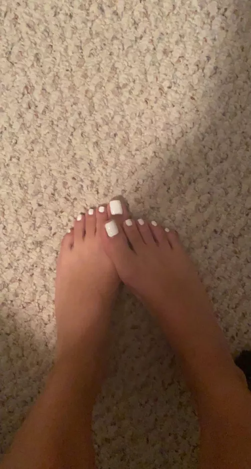 i've been thinking.. i might get some acrylics done soon :) what do you think?