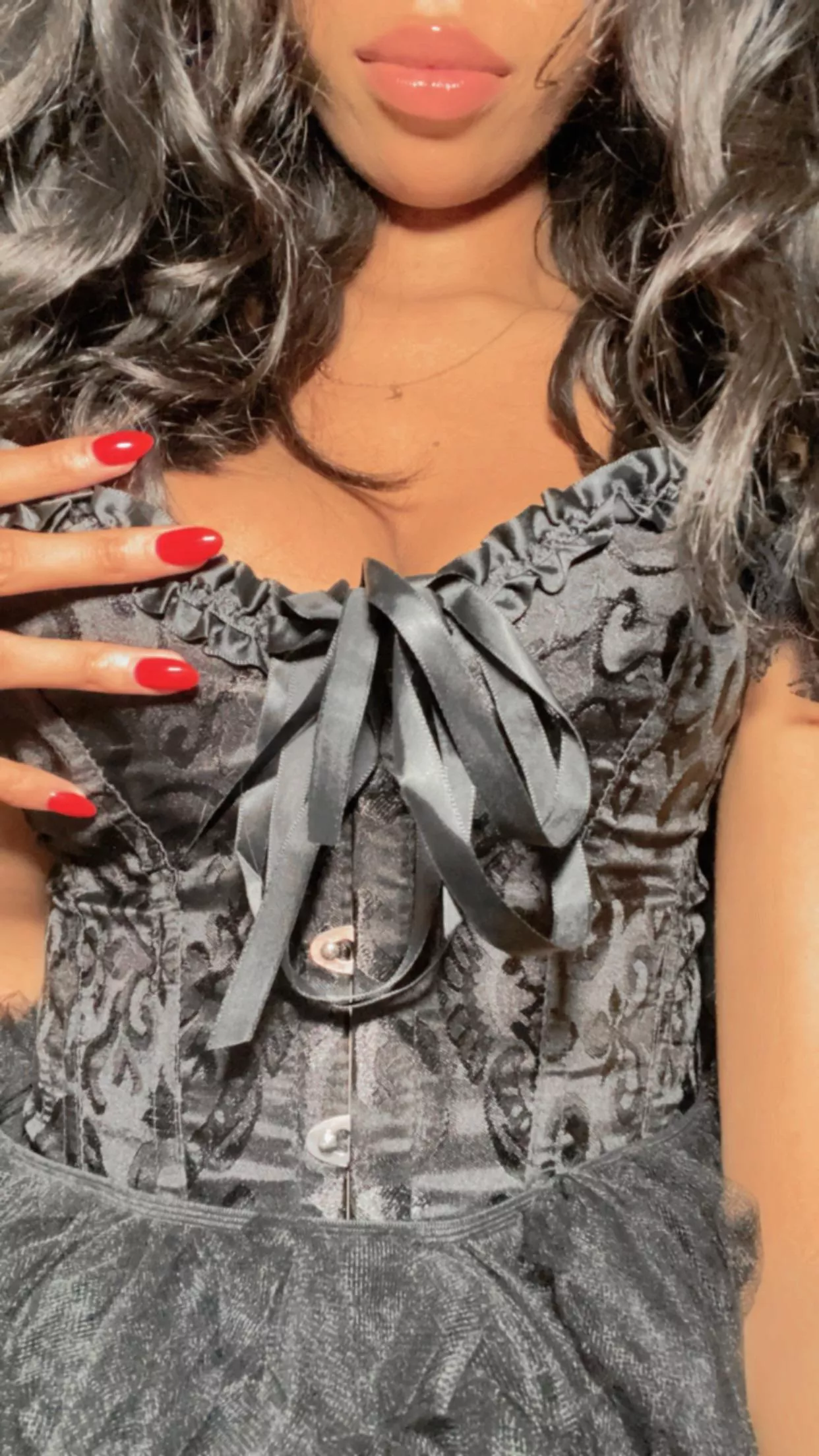 🖤 just a pop of color