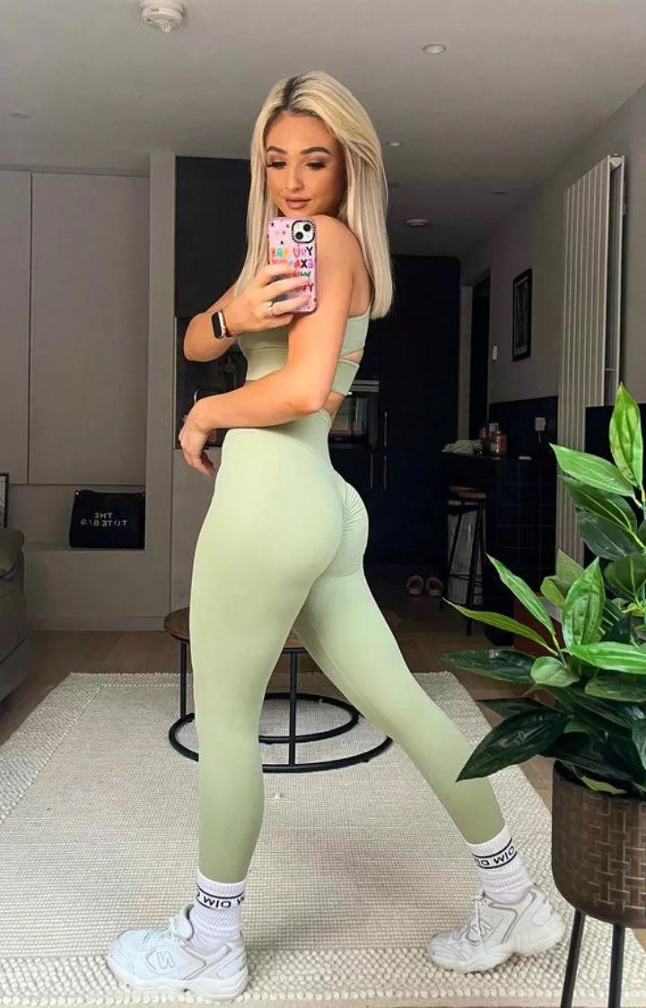 look at that peach 🍑