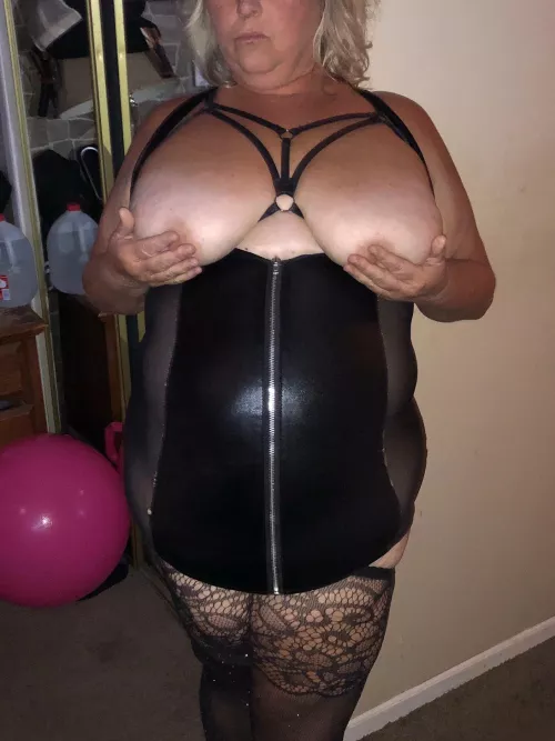 Love to play with my nipples