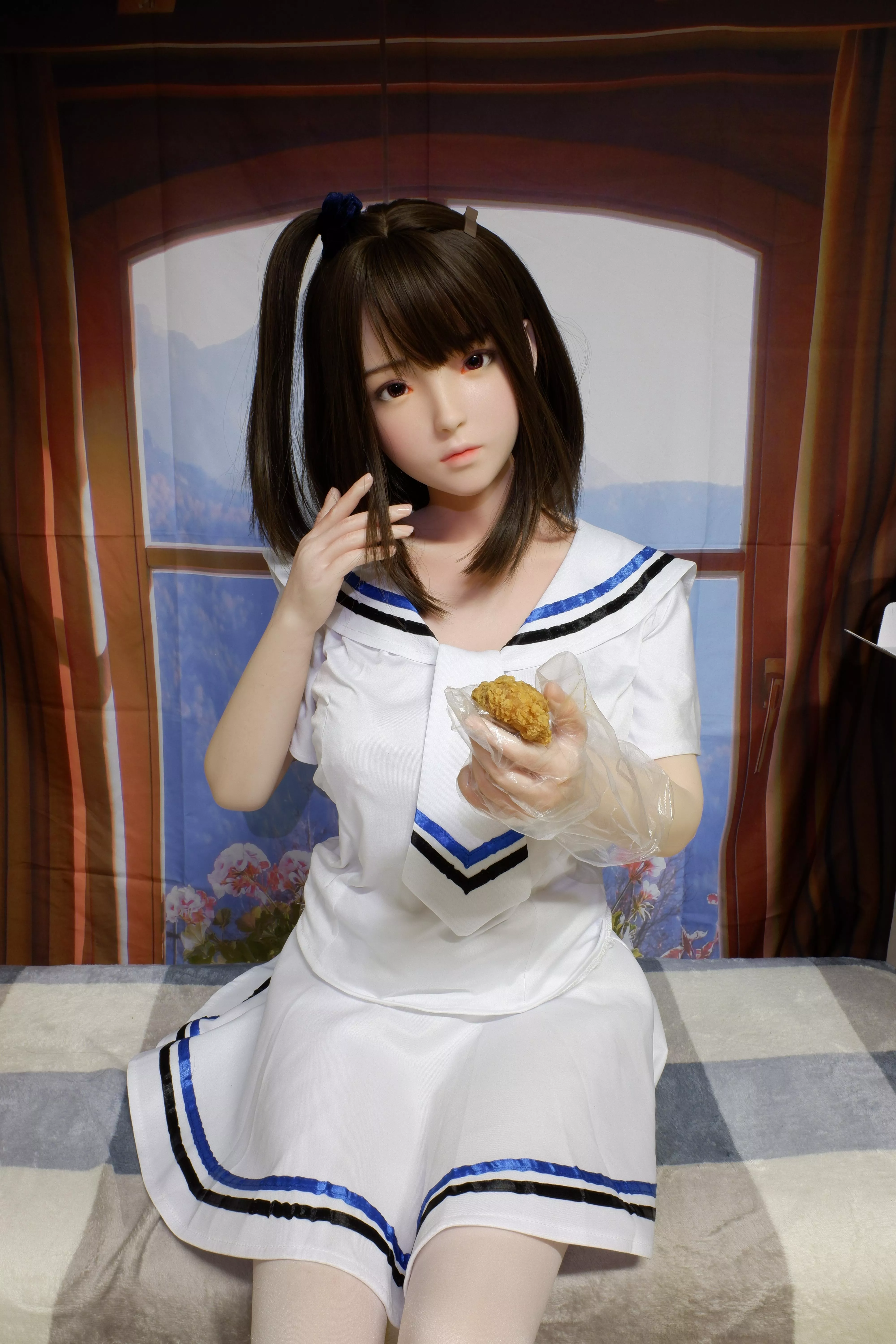 Master, master, here! Eat chicken, too