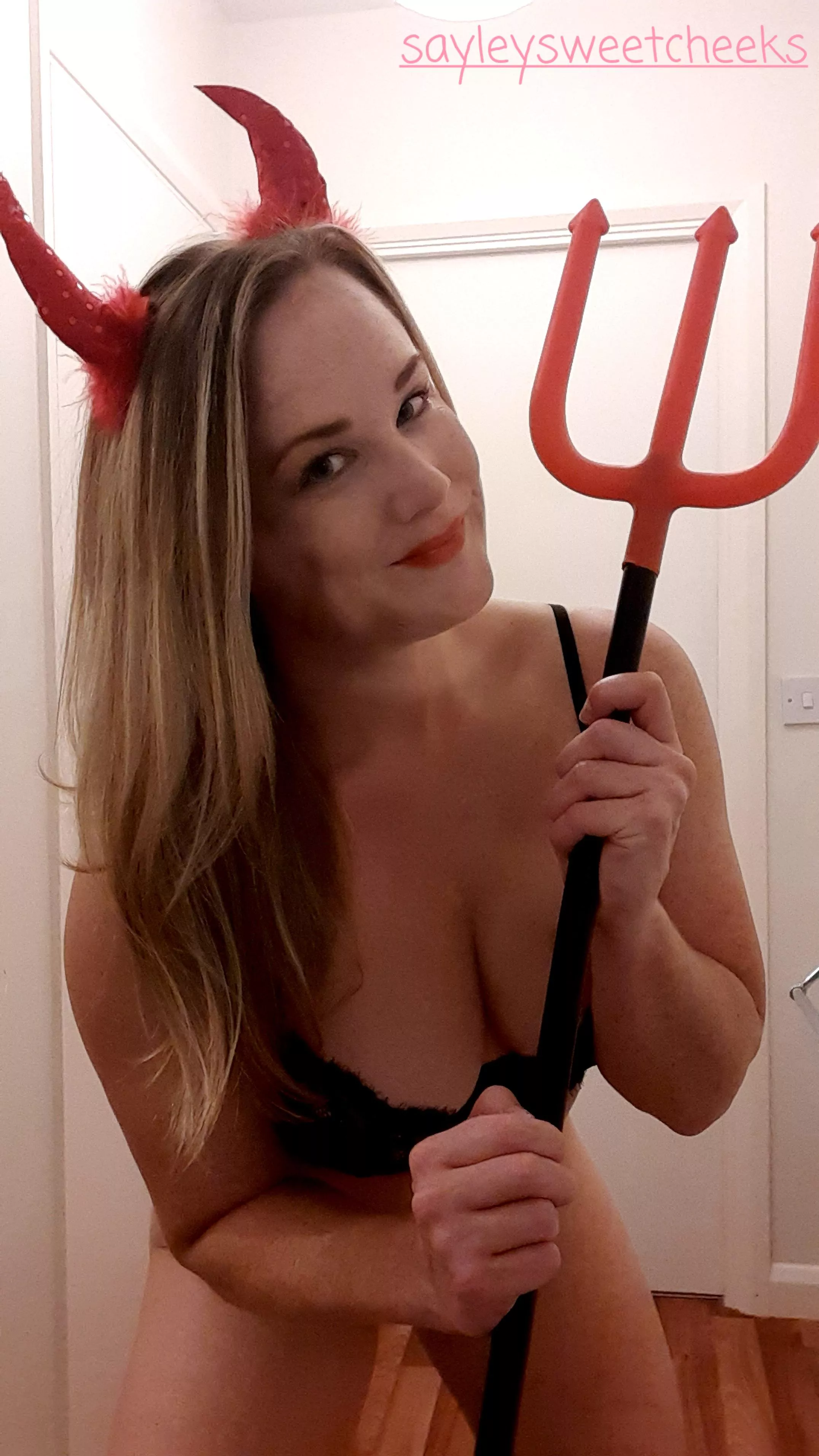 Naughty devil here. Free sub page.