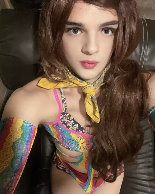 Nervous and excited my Grindr date is in the restroom rn hehe