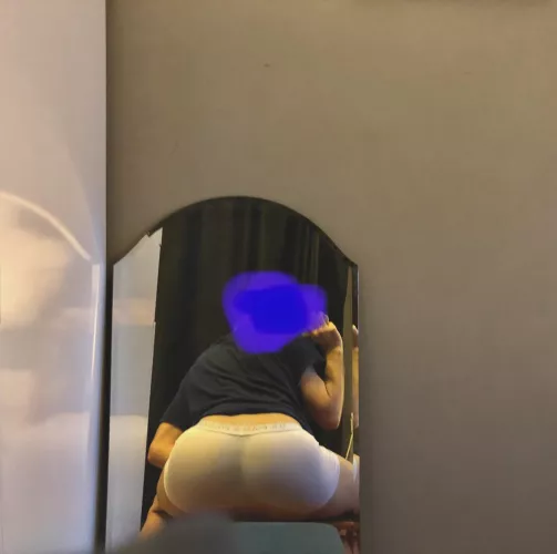 Opened the door to the delivery guy like this👀