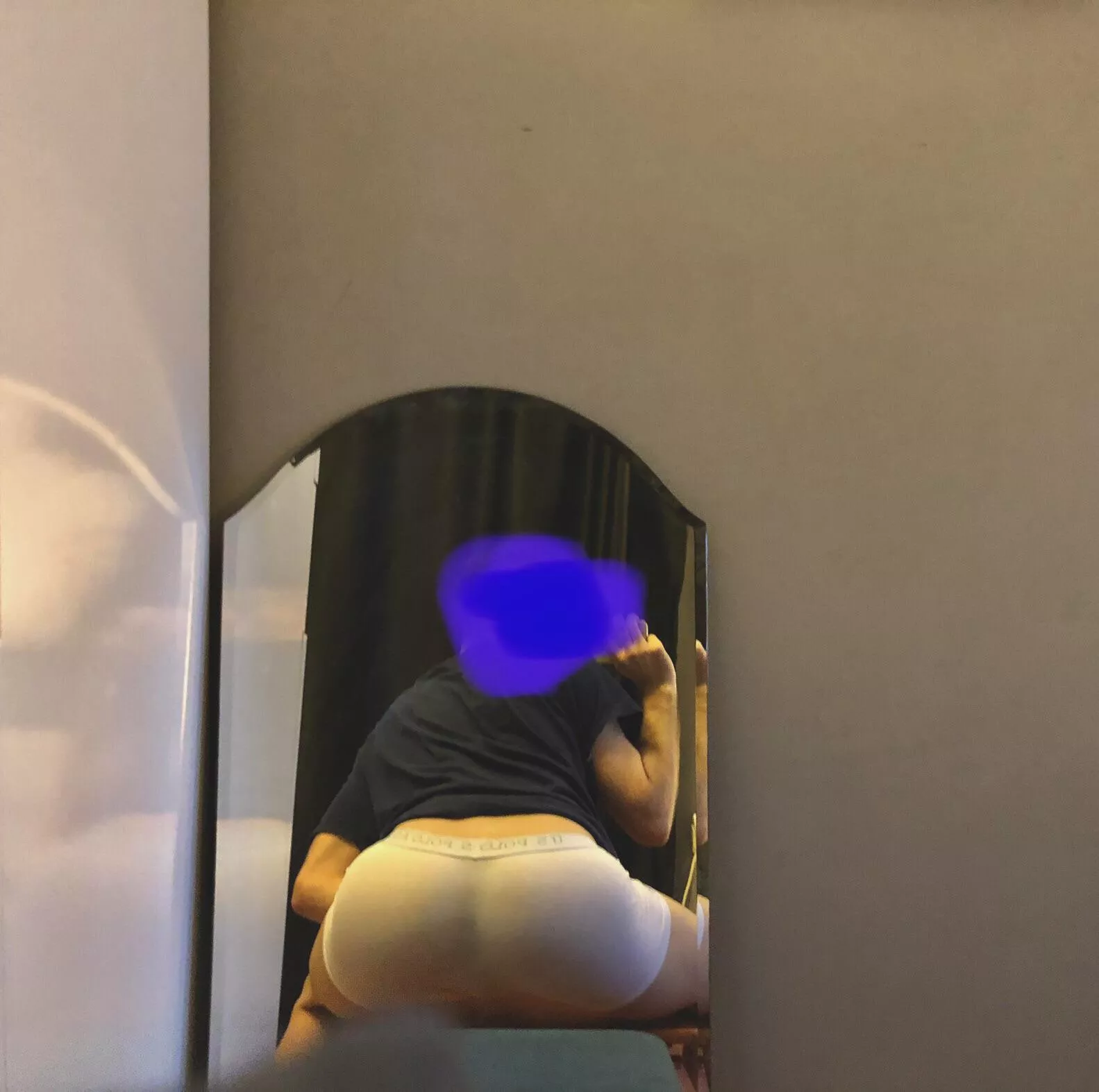 Opened the door to the delivery guy like this👀