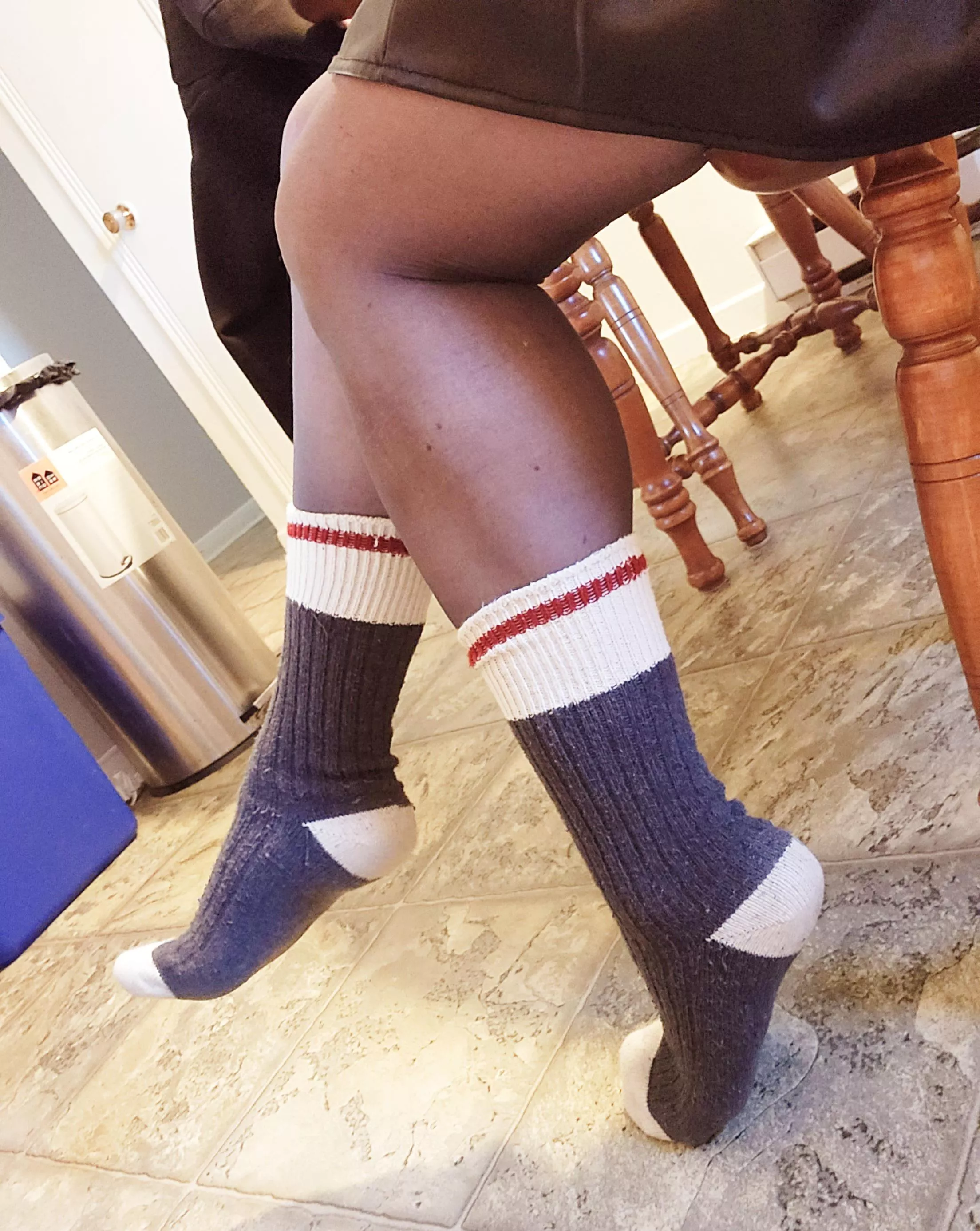 pantyhose,leather skirt and socks🖤