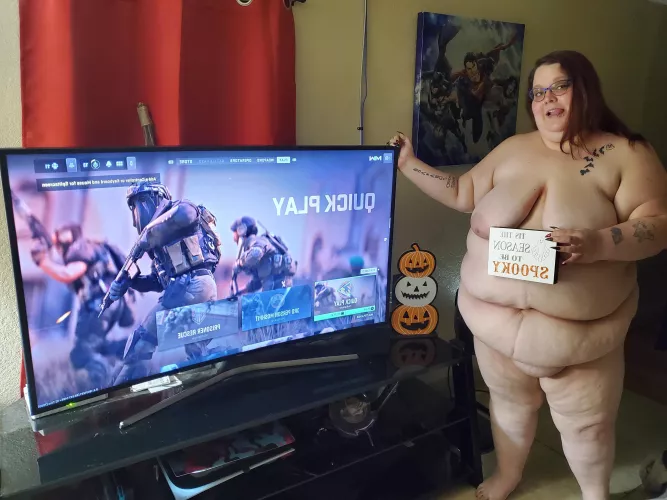 Playing the new COD naked